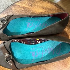 Brown women’s flats